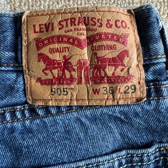 Levi’s 505 Regular Fit Straight Leg Blue Denim Jeans Zip Fly Medium Wash 36x29 - Picture 4 of 8